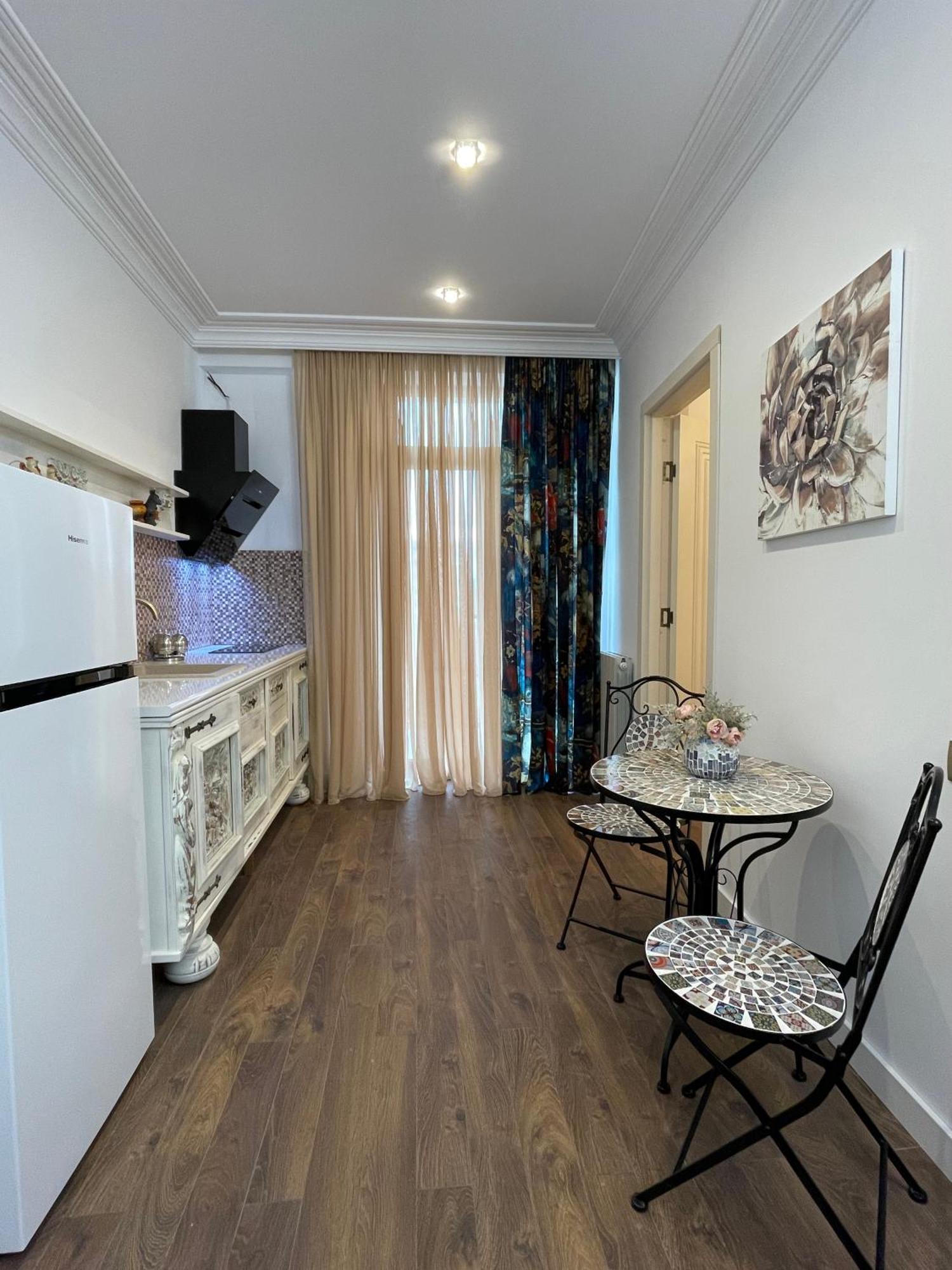 Picasso Apartment Kutaisi Exterior photo